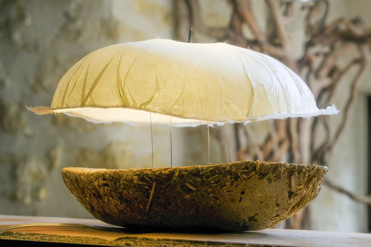 Lampe à poser Cocon-terre Céline Wright
Photo © Marie Hubert Psaila
