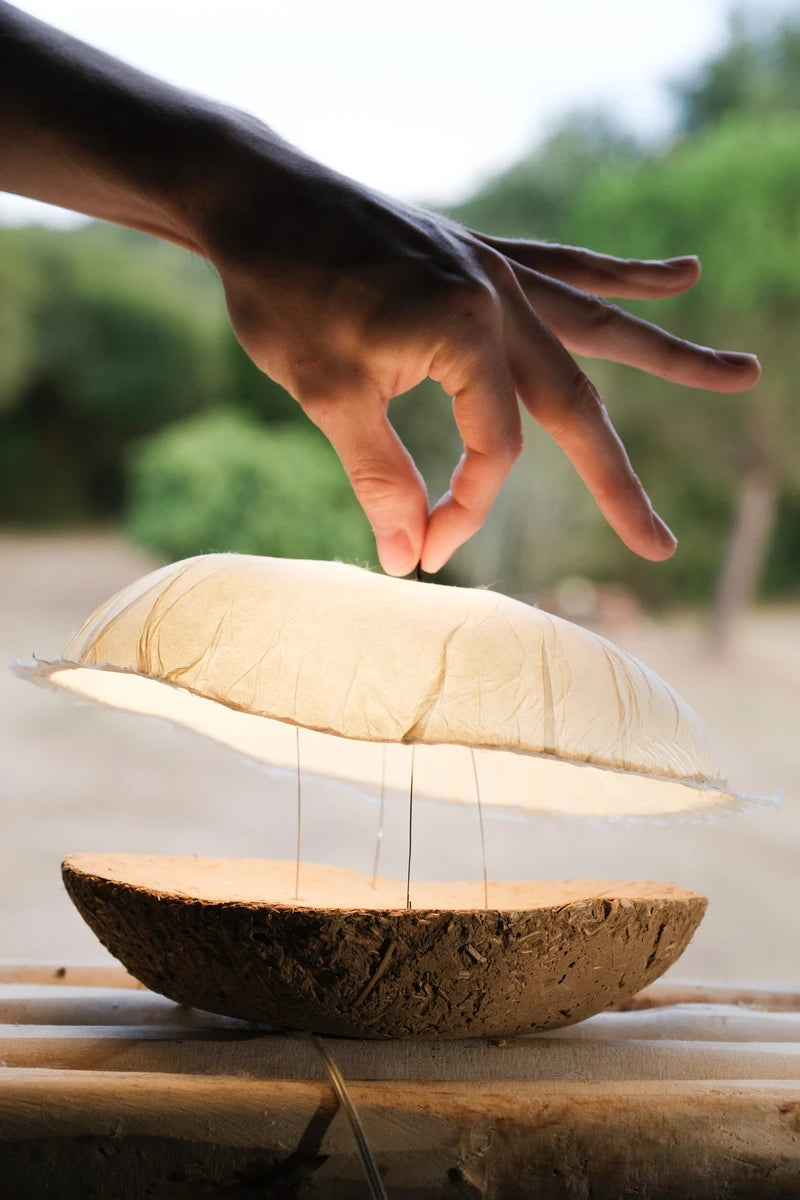 Lampe à poser Cocon-terre Céline Wright
Photo © Marie Hubert Psaila