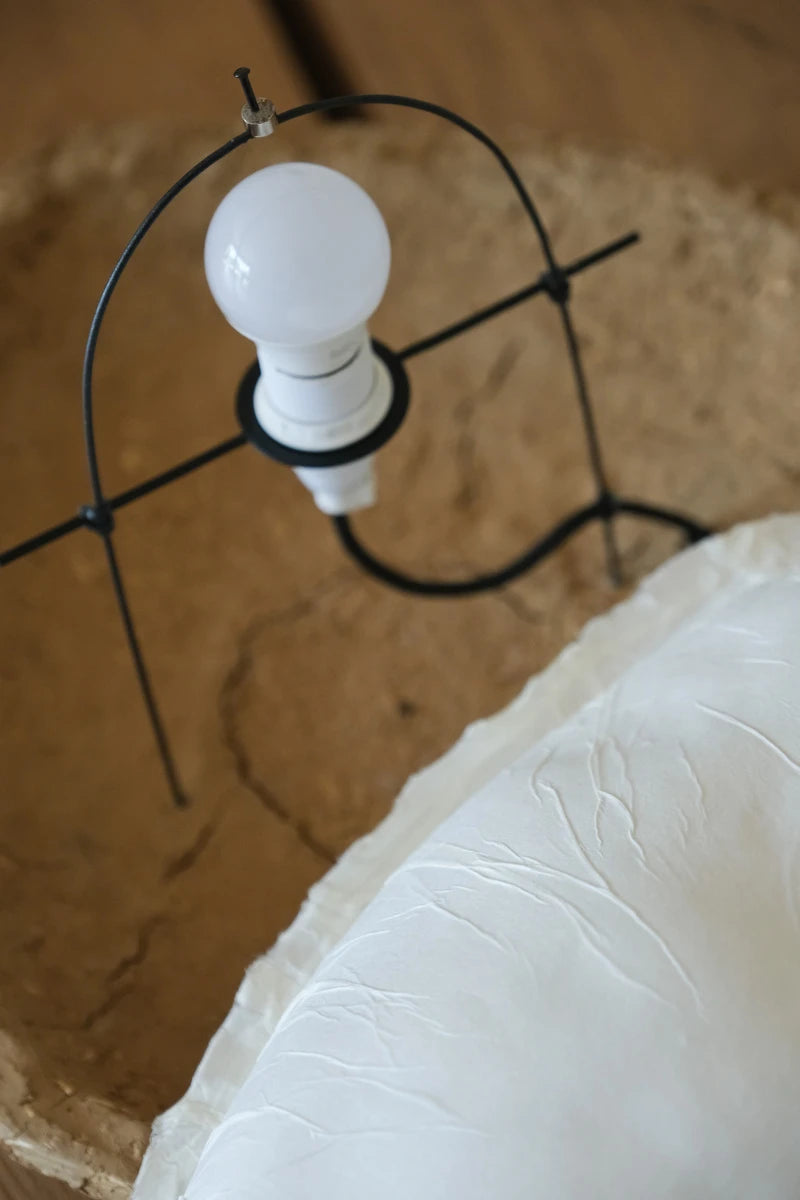 Lampe à poser Cocon-terre Céline Wright
Photo © Marie Hubert Psaila