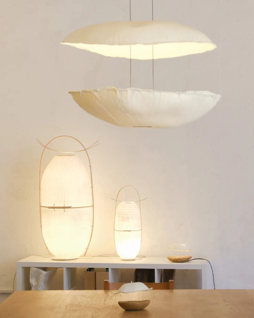 Luminaires Céline Wright Intoyo, Baladeuse Haiku et Cocon-Terre