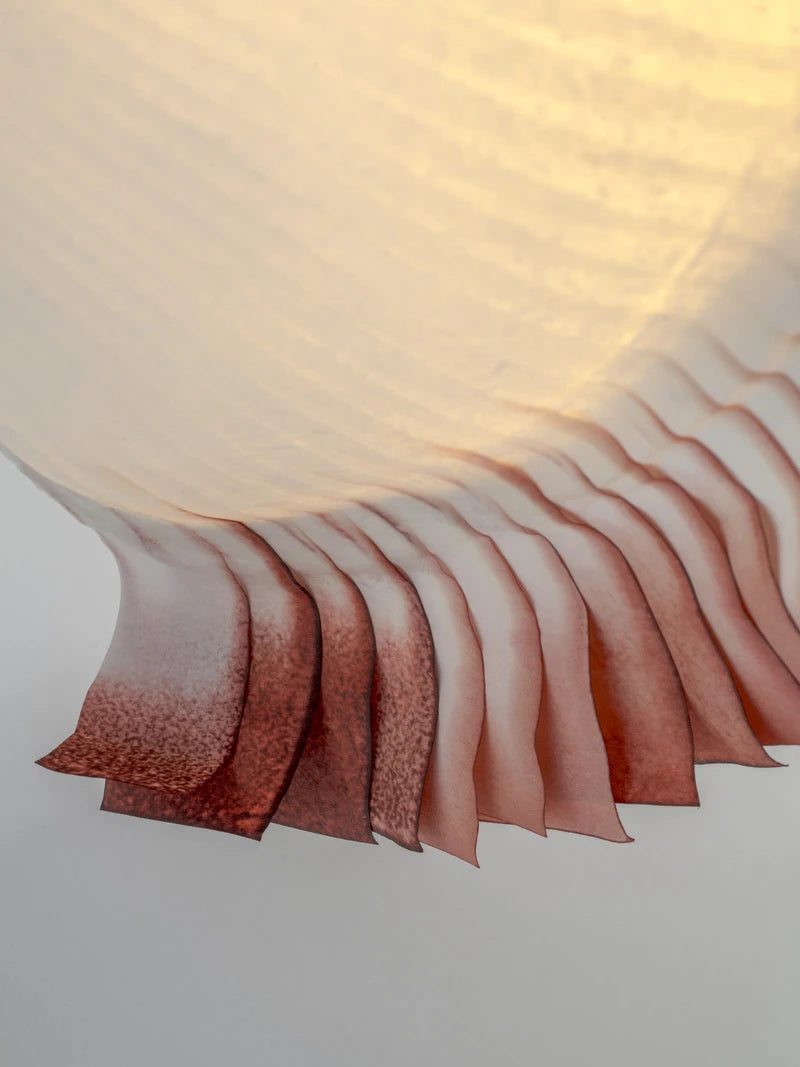 L'Oiseau mobile à plumes colorées Céline Wright
Photo © Florian Kleinefenn