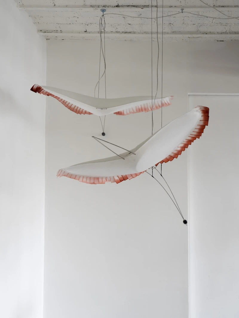 L'Oiseau mobile à plumes colorées Céline Wright
Photo © Florian Kleinefenn