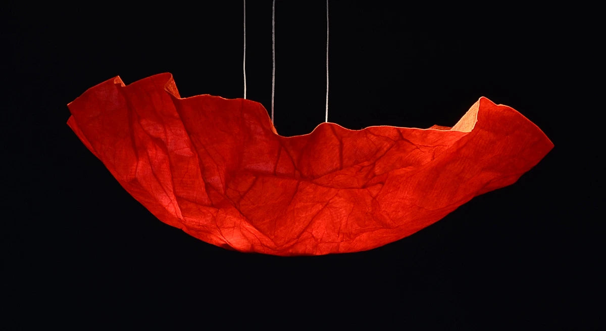 Suspension Éclaircie pétale rouge Céline Wright